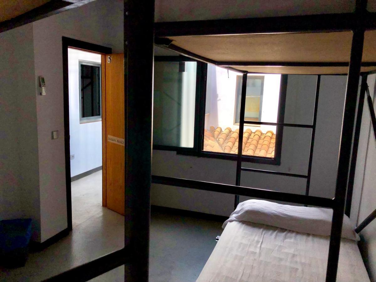 Traveller Box Hostel Seville Exterior photo