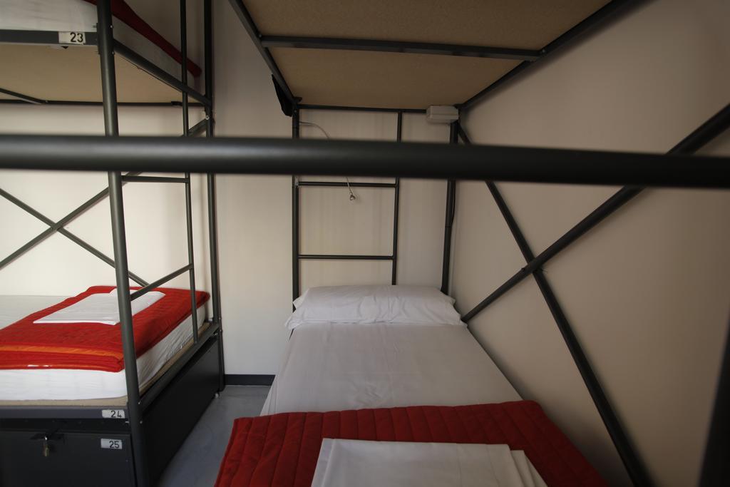 Traveller Box Hostel Seville Exterior photo